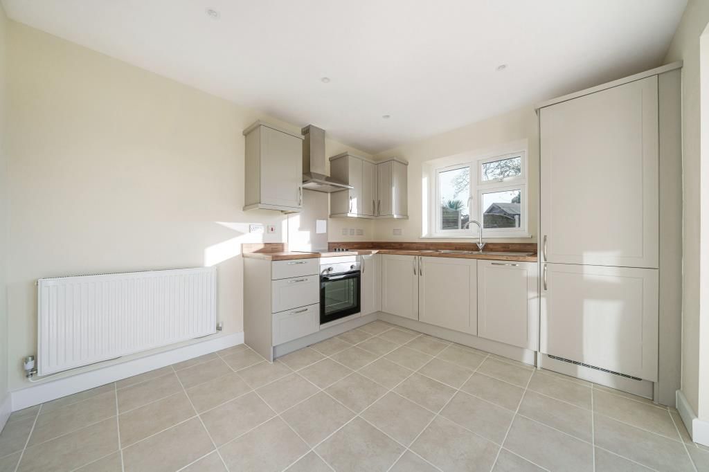 Property photo 3 of 19 Kitchen