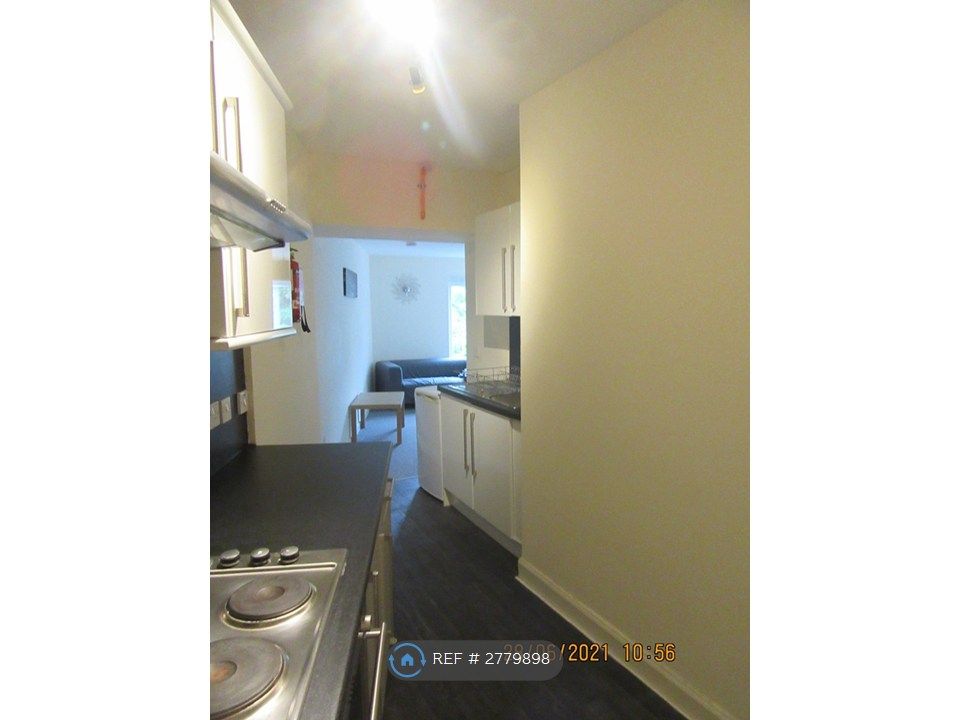 Property photo 3 of 18 Kitchen