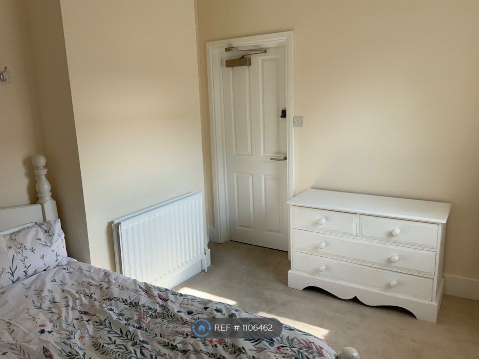 Property photo 2 of 29 Ensuite Bedroom