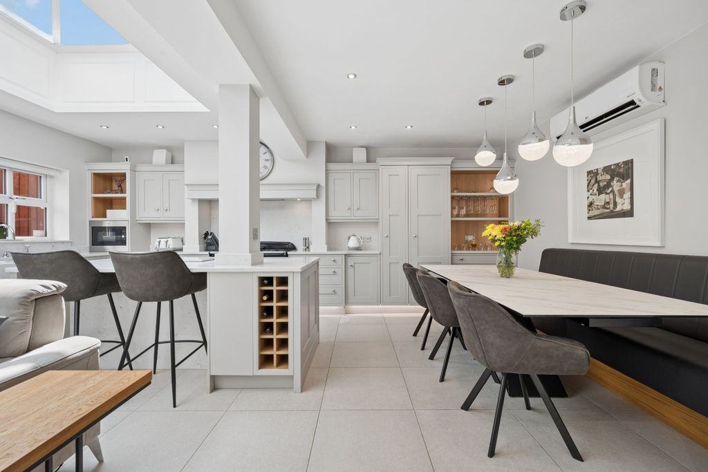 Property photo 3 of 51 4432756