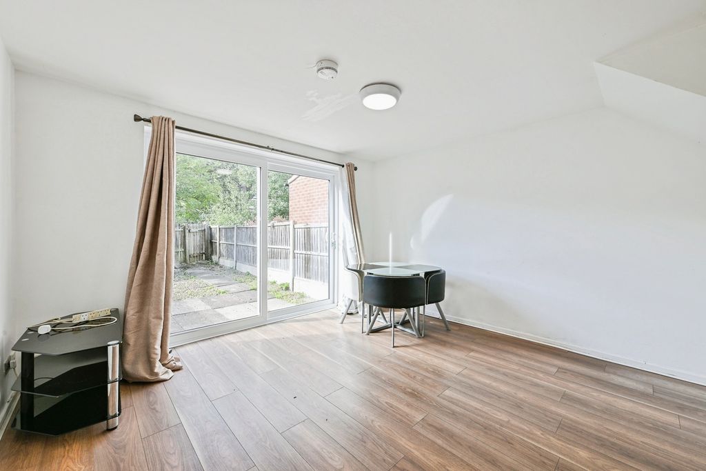 Property photo 3 of 16 Pbox-Img.Jpg
