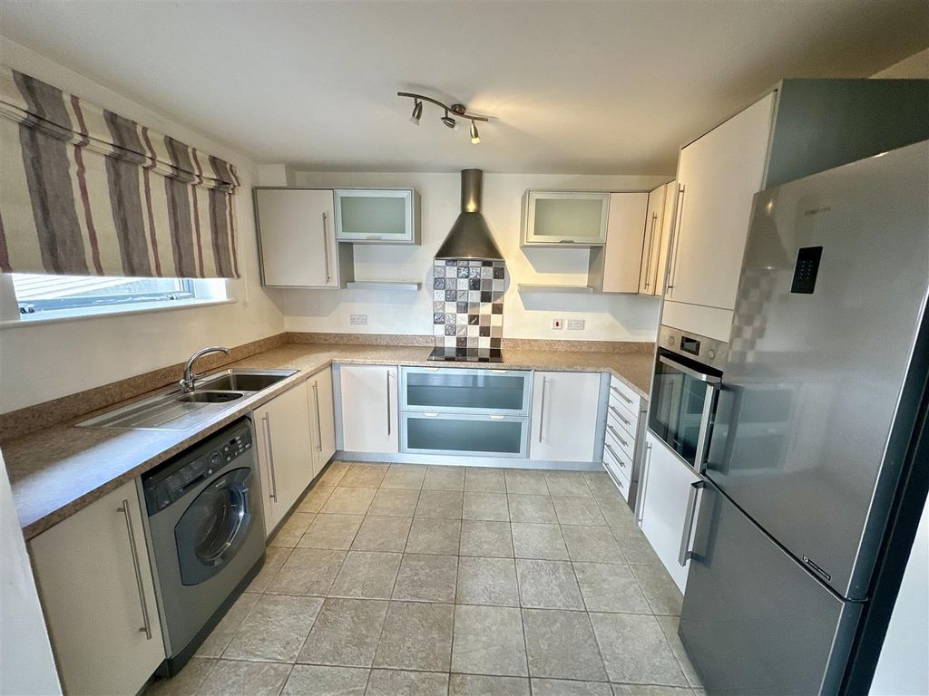 Property photo 2 of 9 Kitchen.Jpeg