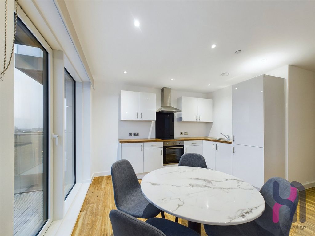 Property photo 1 of 18 Picture No. 06