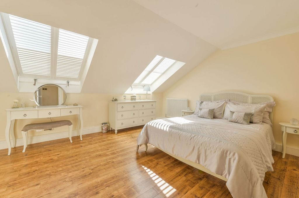 Property photo 1 of 23