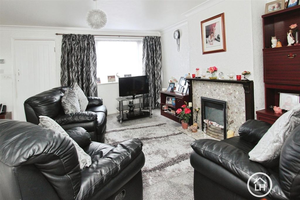 Property photo 2 of 13 Lounge