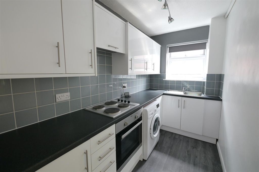 Property photo 2 of 8 Kitchen