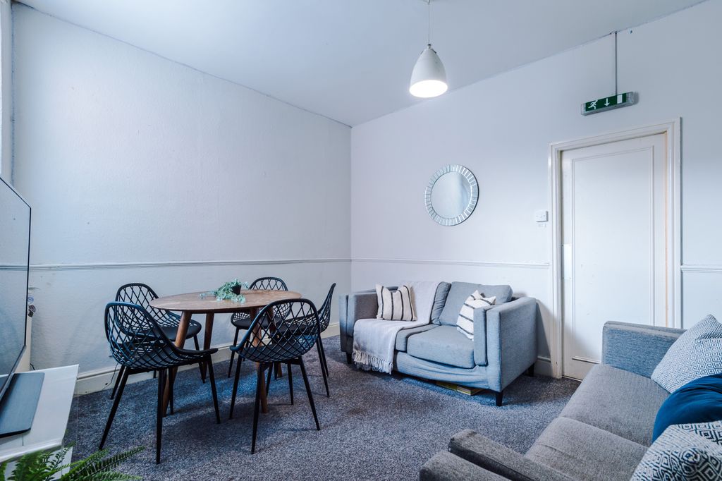 Property photo 2 of 12 Photo 1