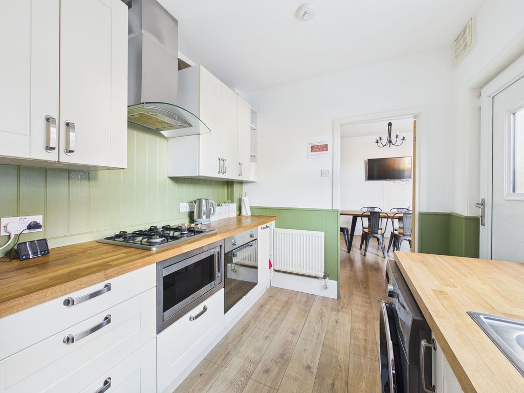 Property photo 2 of 17 Kitchen