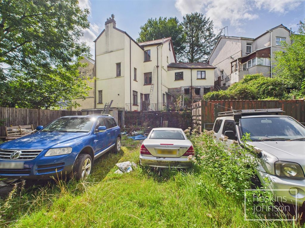 Property photo 1 of 33