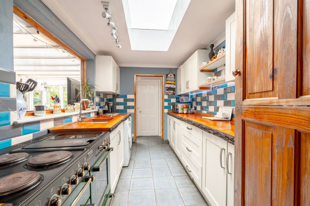 Property photo 3 of 23
