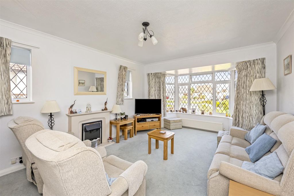 Property photo 2 of 21 Goring Way, 175-016.Jpg