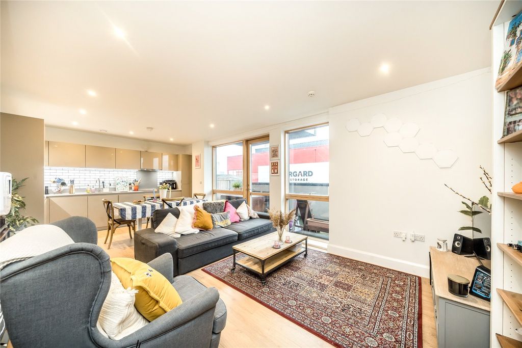 Property photo 1 of 7 Living Room