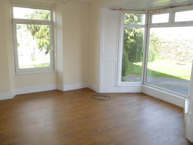 Property photo 2 of 5 Living Room