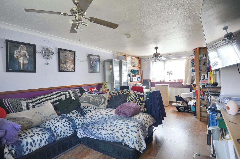 Property photo 1 of 11 {"Order_Id": "638577897763320253", "Image_Id": "142Bcda2-E7A7-4578-8Ccf-9Fd440De85A1"}