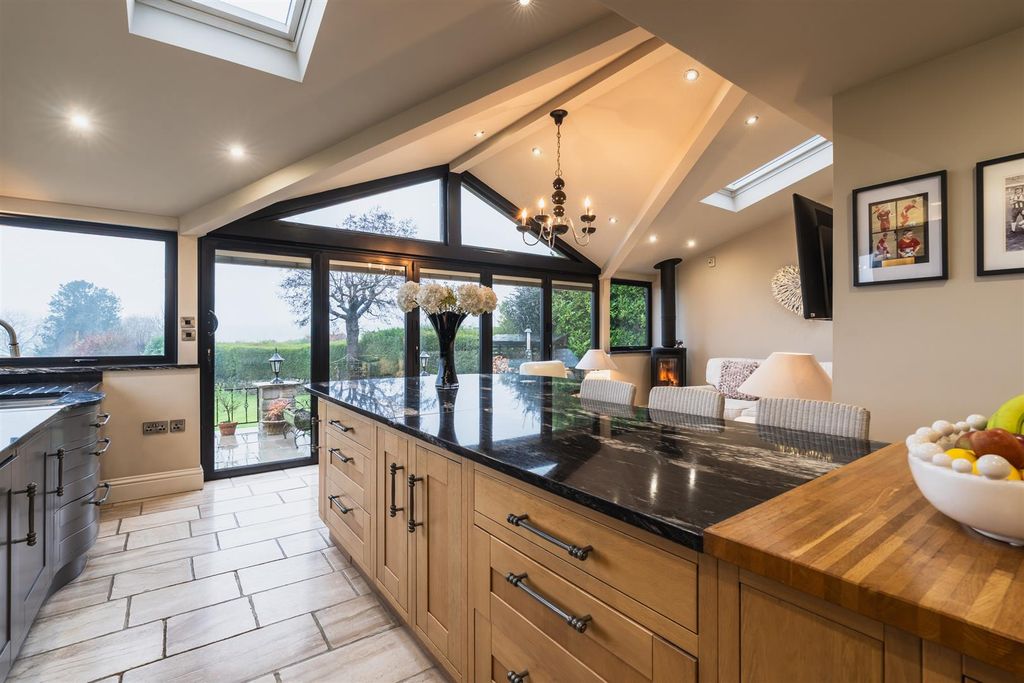 Property photo 3 of 34 Living Kitchen