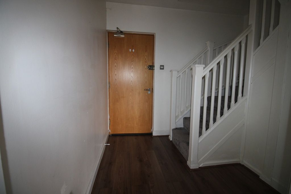 Property photo 3 of 18 Hall