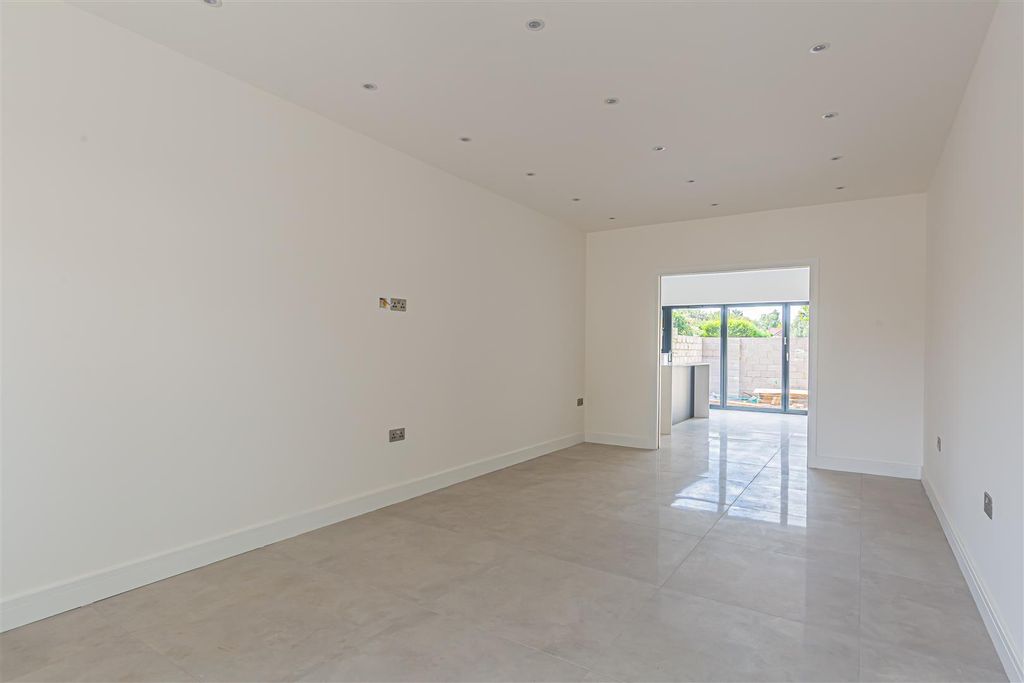 Property photo 3 of 20 16 Tayben Avenue-Tw2 (26).Jpeg