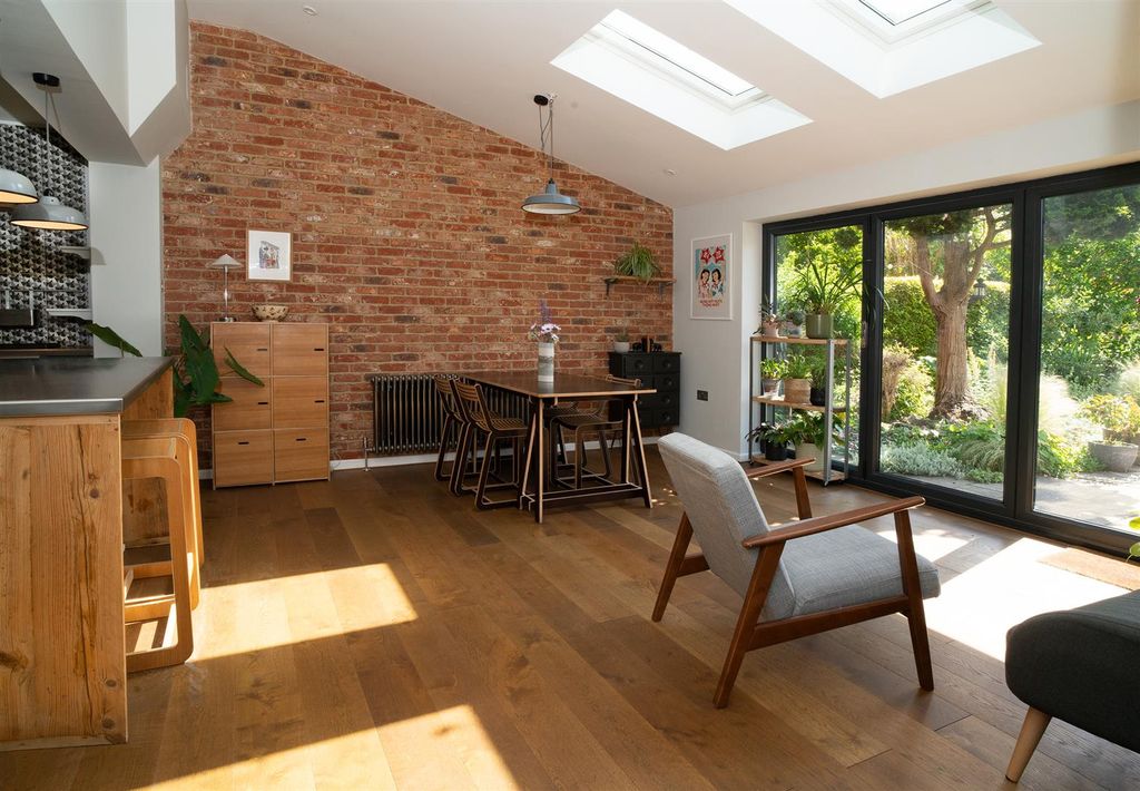 Property photo 3 of 27 Dining Area
