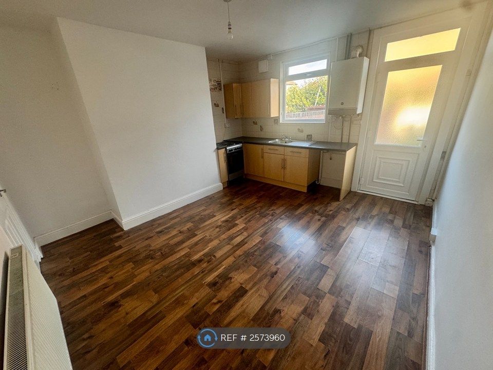 Property photo 2 of 12 Kitchen
