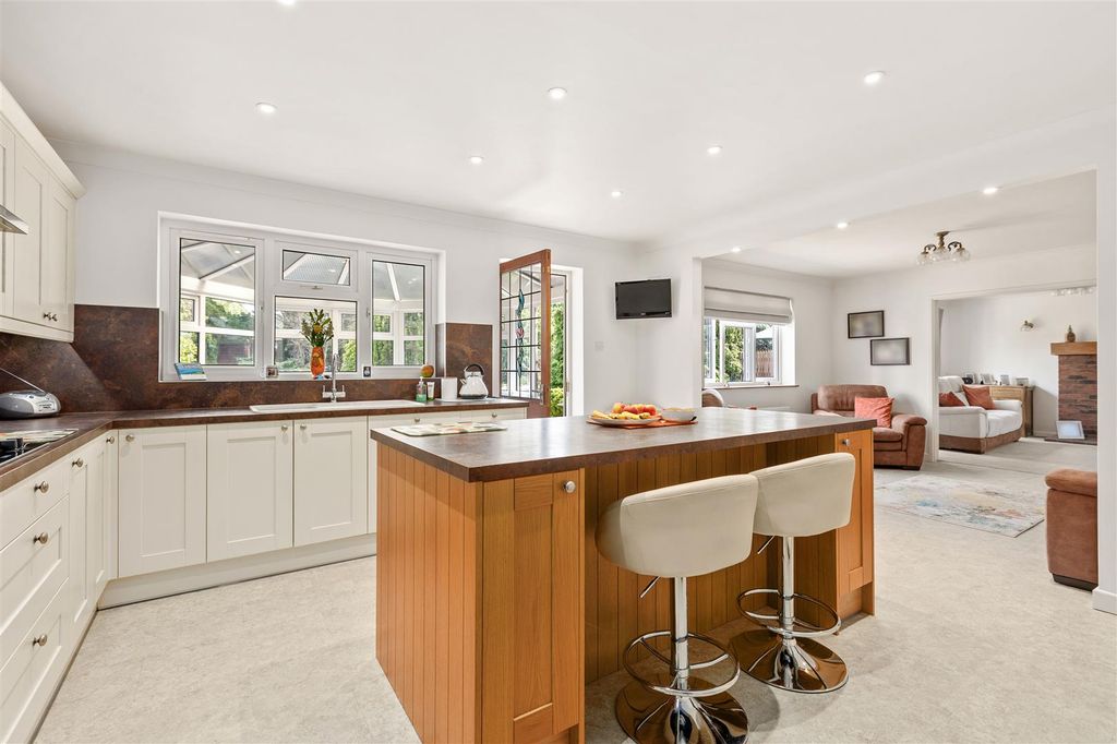 Property photo 2 of 30 Kitchen