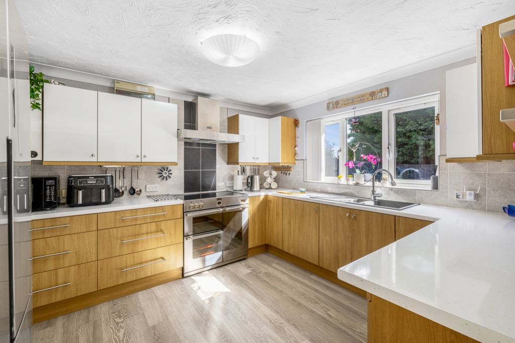 Property photo 3 of 26 21 Laceys Drive (Leverton)-21