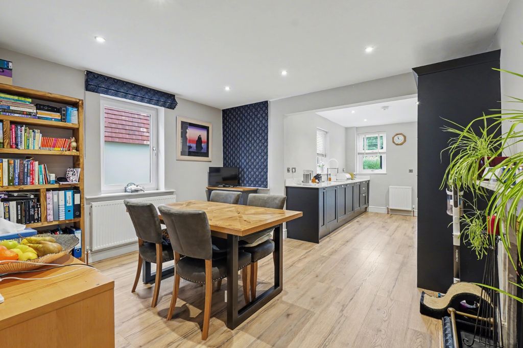 Property photo 3 of 35 4830018