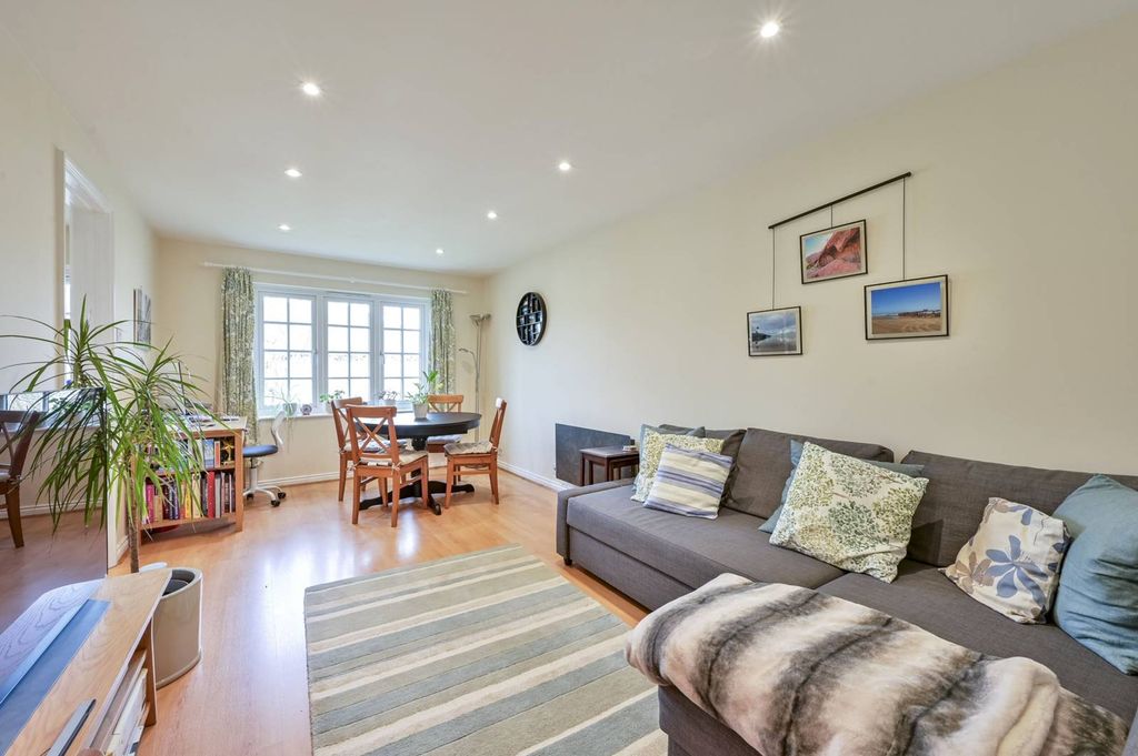 Property photo 3 of 11