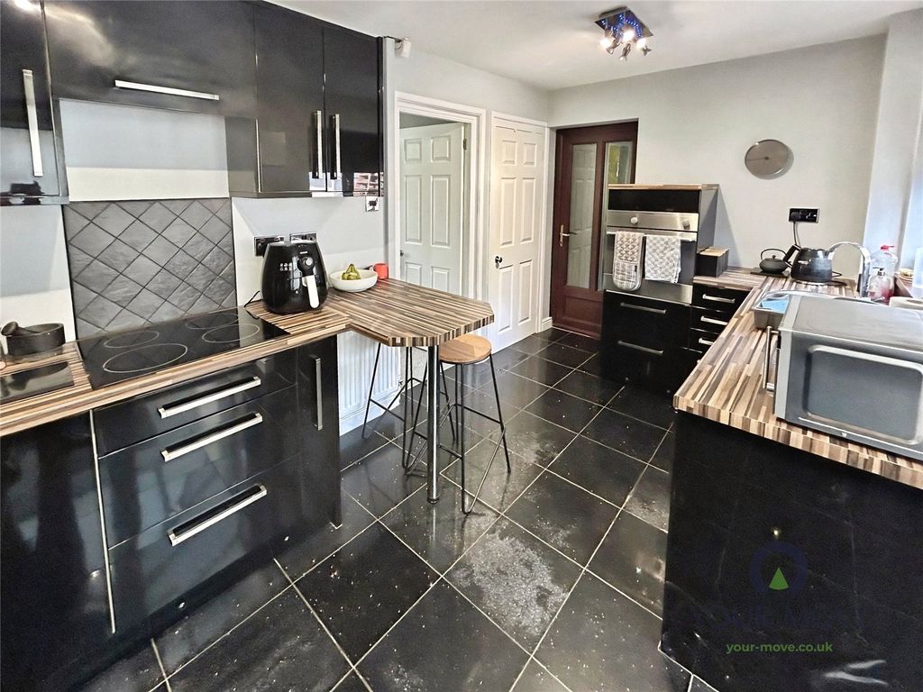 Property photo 3 of 10 Kitchen/Diner