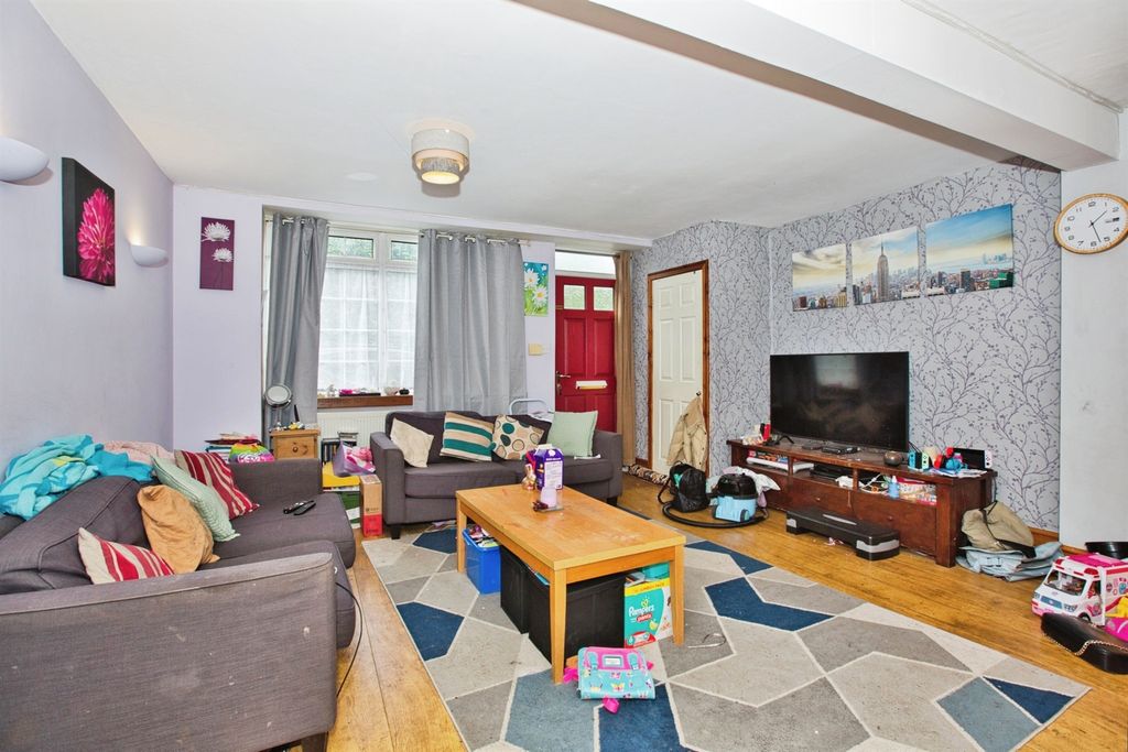 Property photo 2 of 16