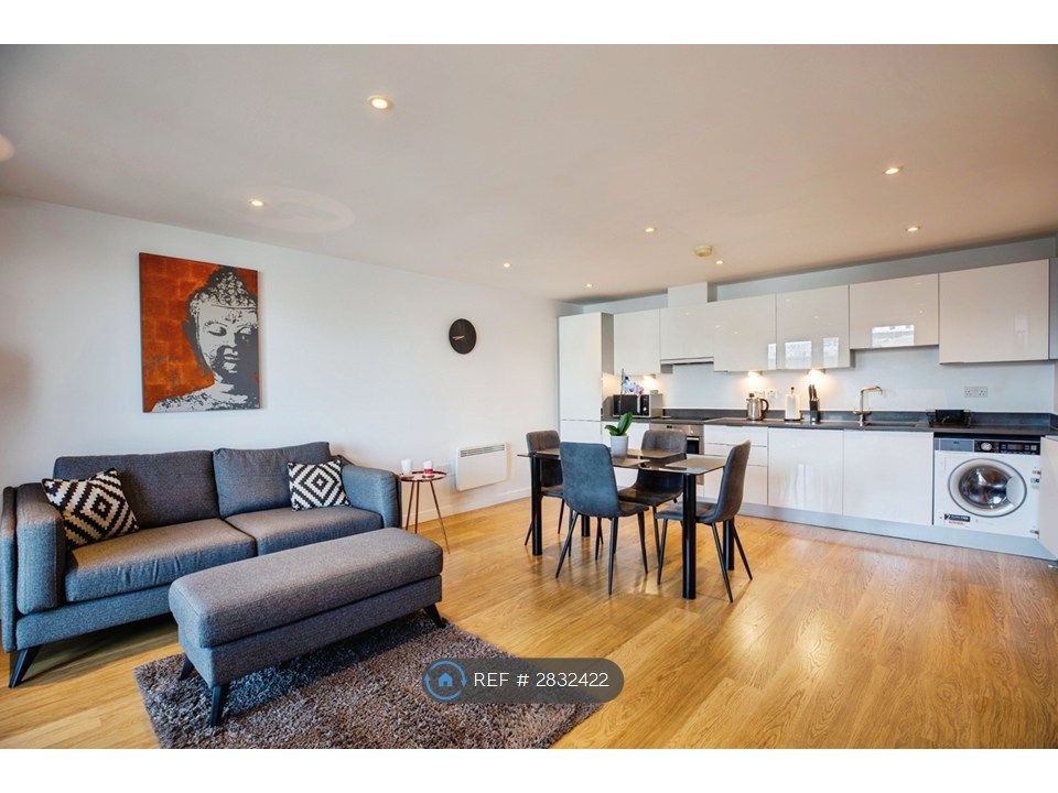 Property photo 1 of 11 Open-Plan Living And Dining With Modern Kitchen