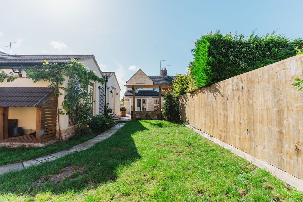 Property photo 2 of 26