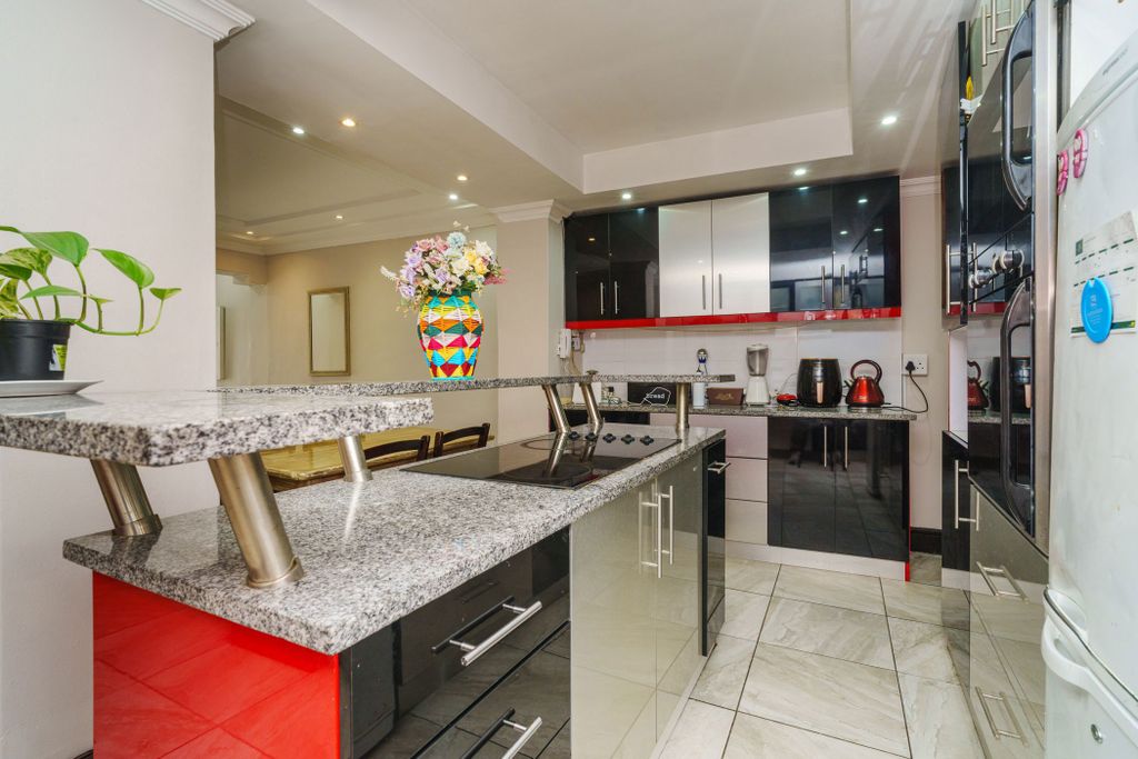 Property photo 3 of 26 Kw1742032