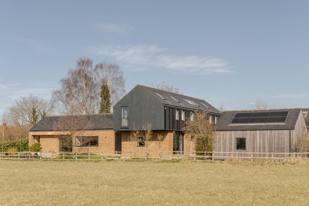 Property photo 1 of 29 334411 - Edit Gables.Jpg