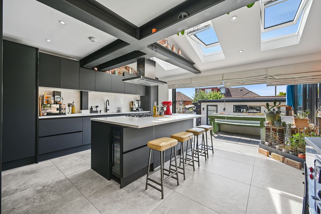 Property photo 2 of 14 13