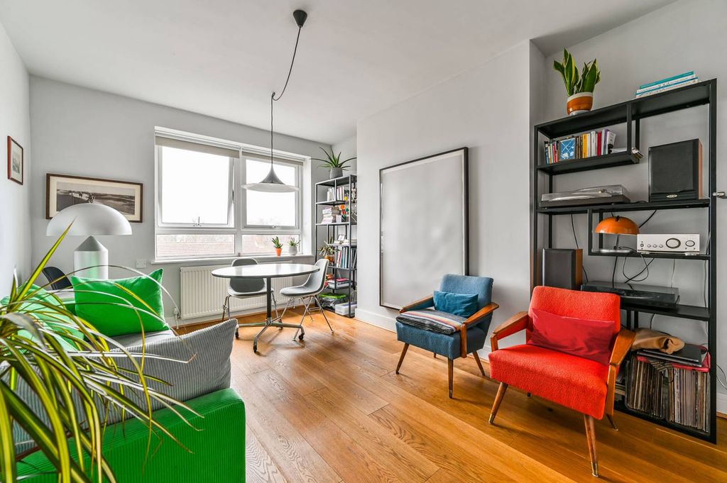 Property photo 3 of 12