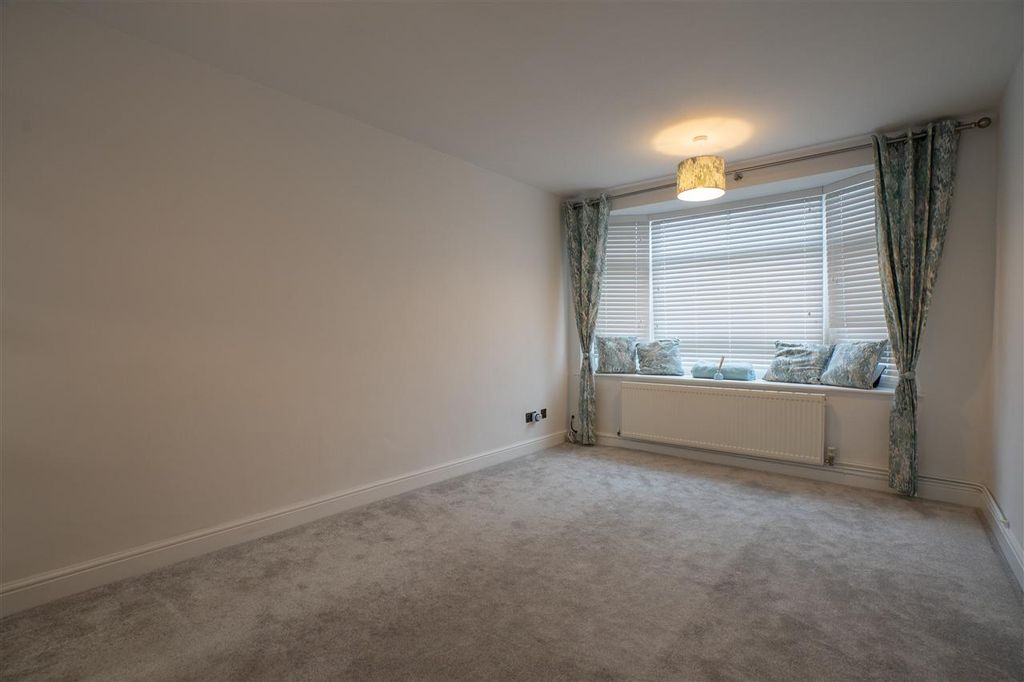 Property photo 2 of 12 Lounge