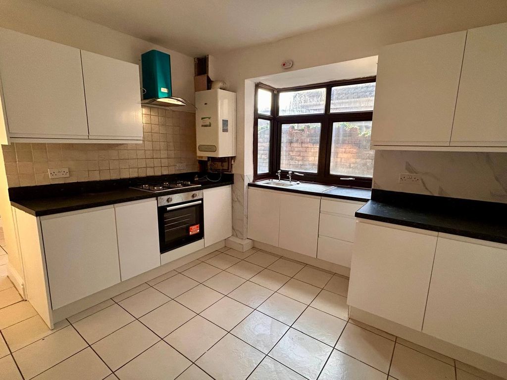 Property photo 2 of 9 29 Sandfields Road - 6