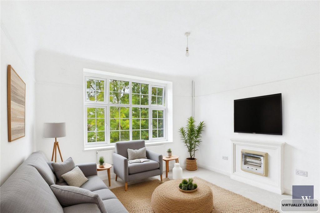 Property photo 1 of 11 Picture No. 24