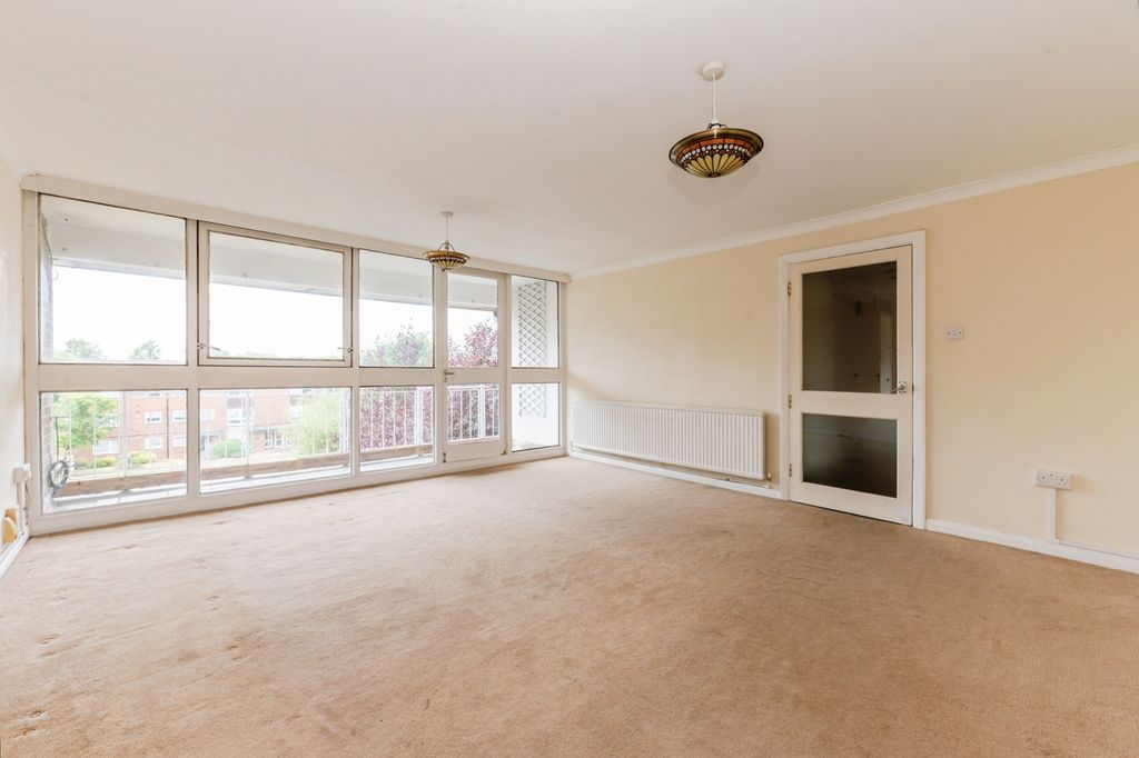 Property photo 2 of 17 Photo