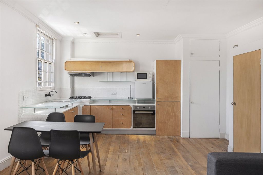 Property photo 2 of 7 Reception/ Kitchen