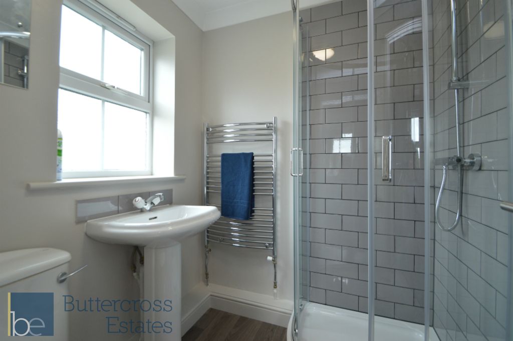 Property photo 3 of 9 Ensuite