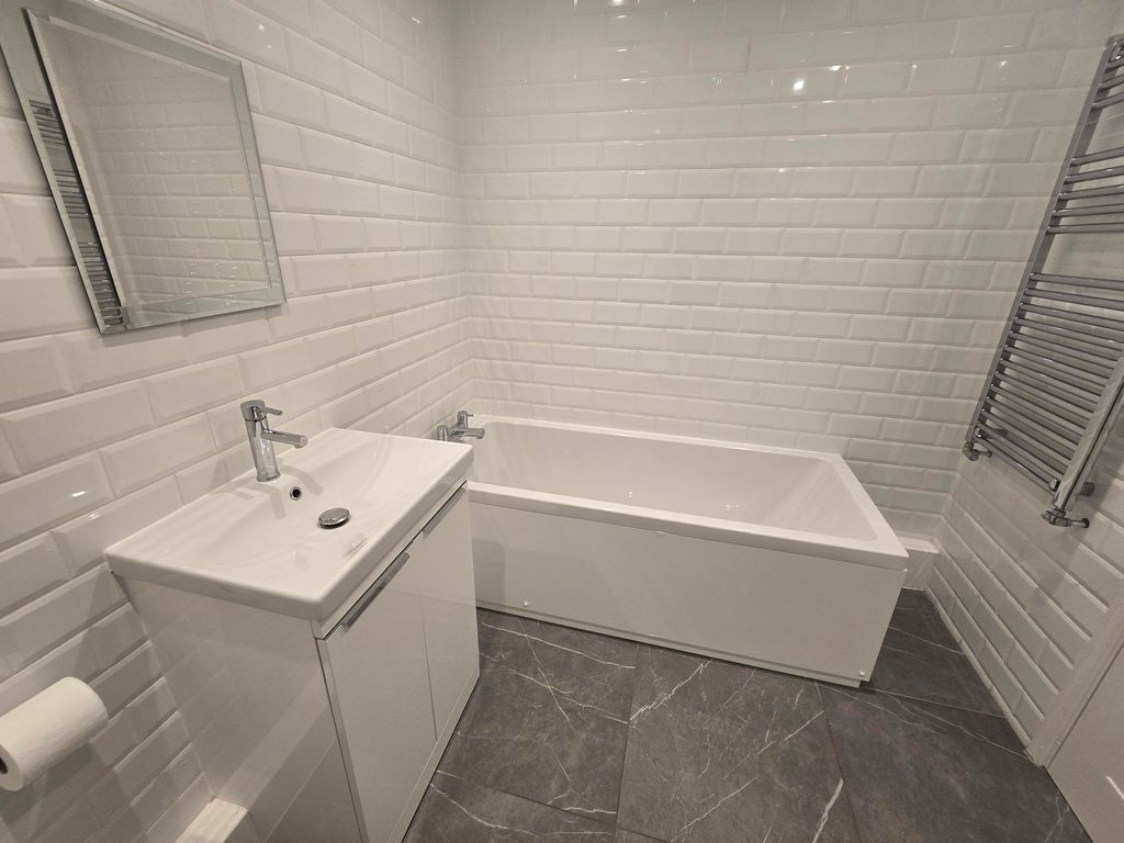 Property photo 3 of 8 Bathroom