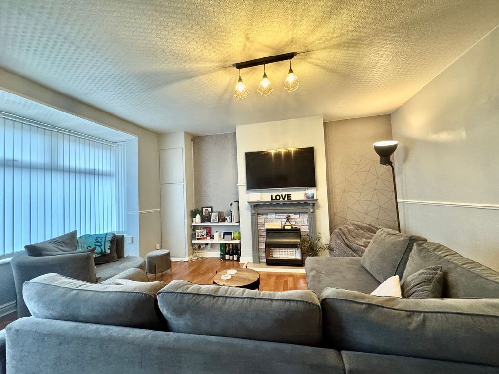 Property photo 2 of 15 Lounge