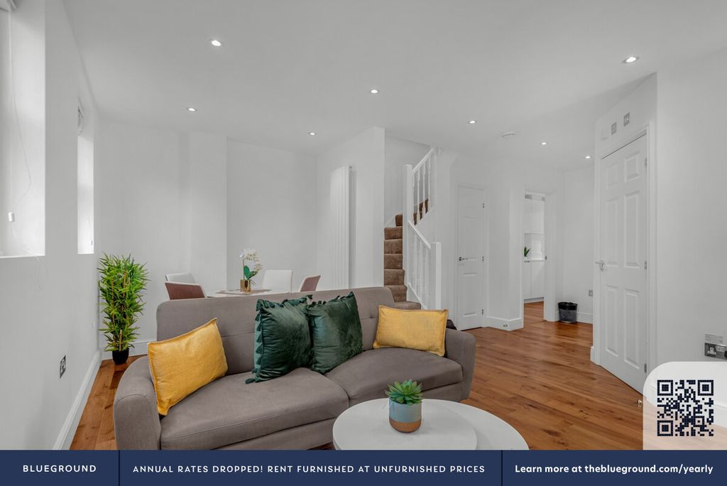 Property photo 3 of 7 Living Room