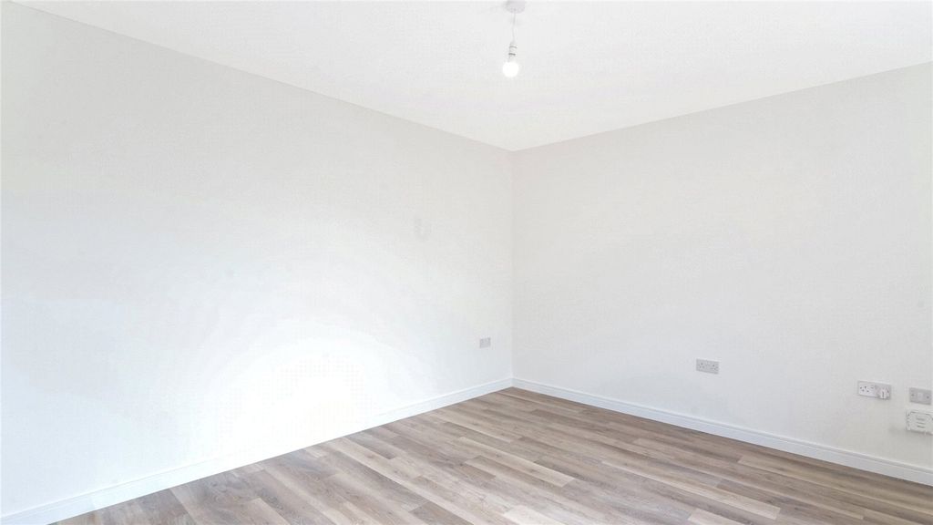 Property photo 3 of 27 Picture No. 30