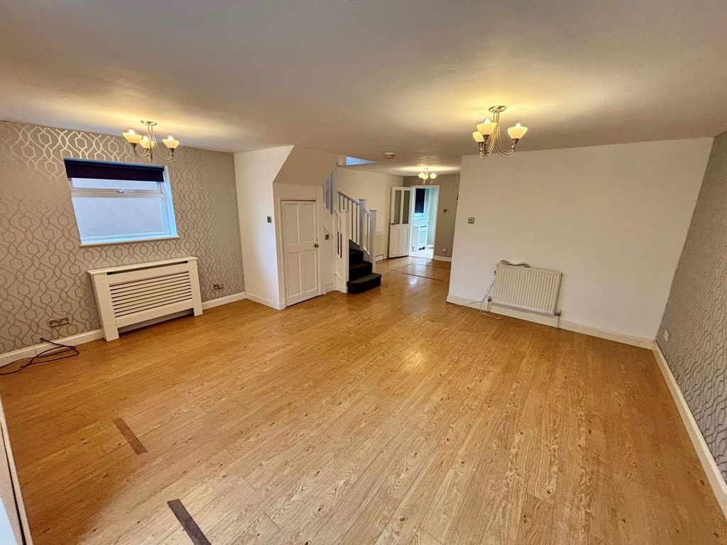Property photo 2 of 25