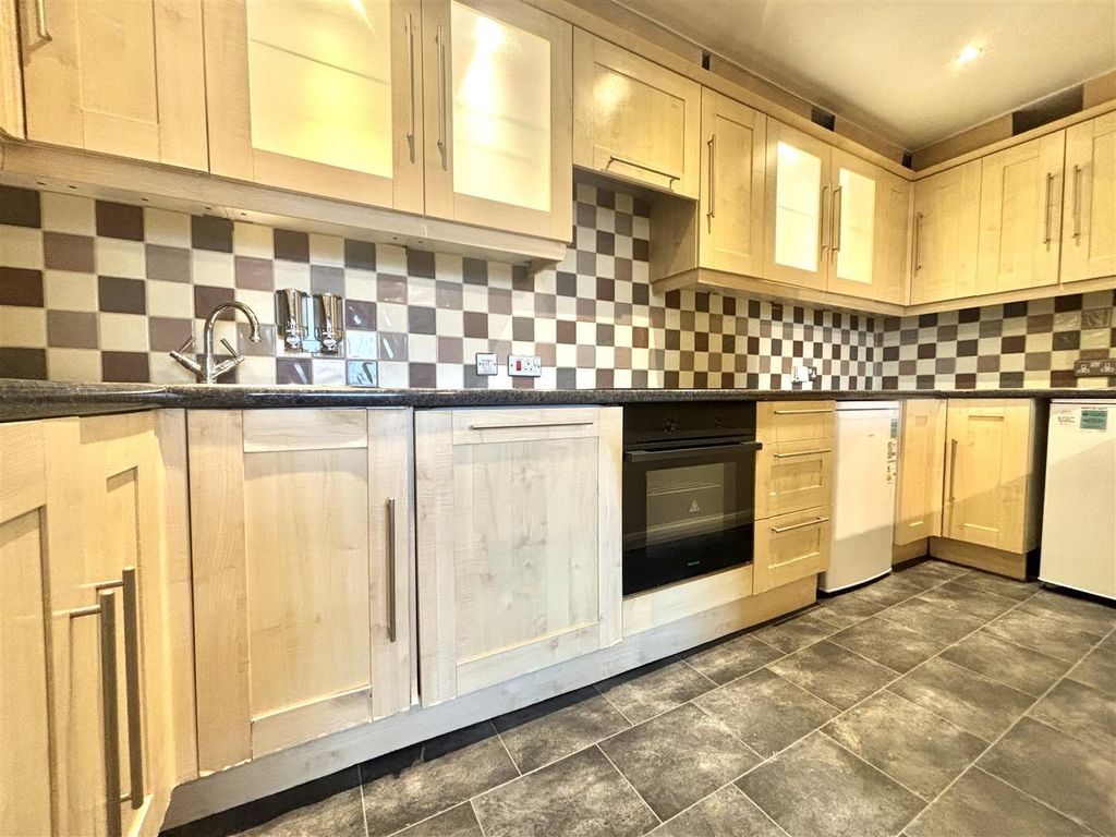 Property photo 3 of 6 Kitchen.Jpg