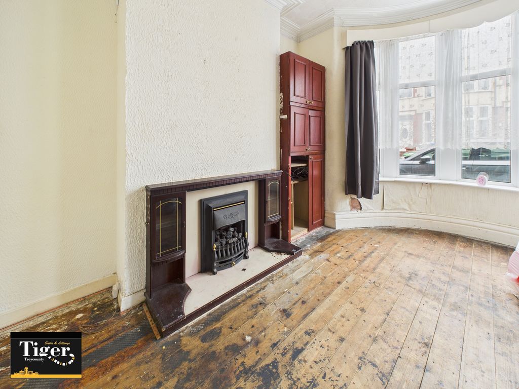 Property photo 3 of 12 Cam02176G0-Pr0811-Still001