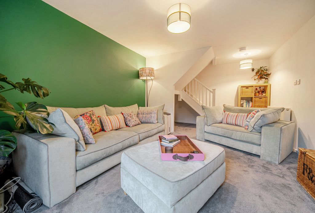 Property photo 3 of 20 1376615-10-6911Ea...