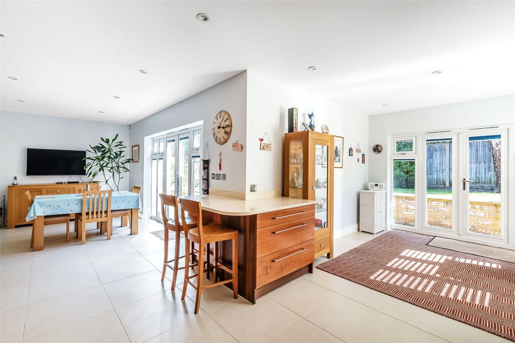 Property photo 3 of 16 Dining Area